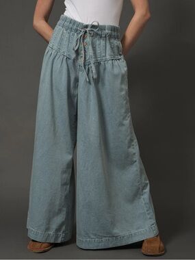 High-Waist Wide Leg Women’s Jeans - Light Blue